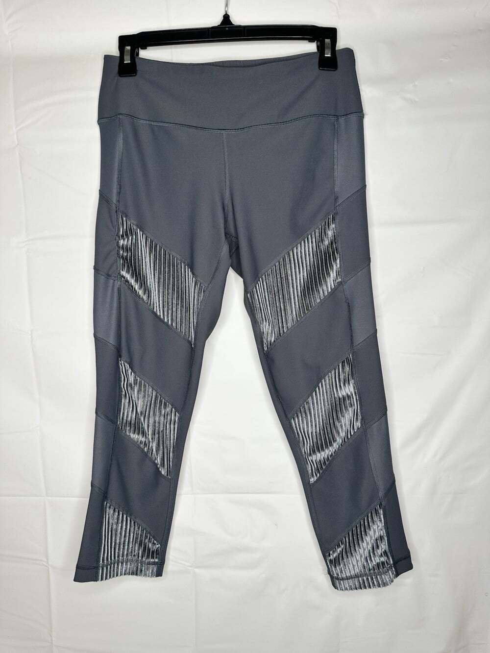 90 D degrees By Reflex M Woman's Gray Cropped Leggings with Velvet Burnout